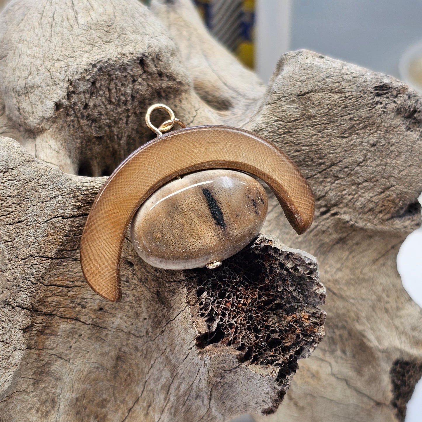 Woolly Mammoth Pendant "The Eye"